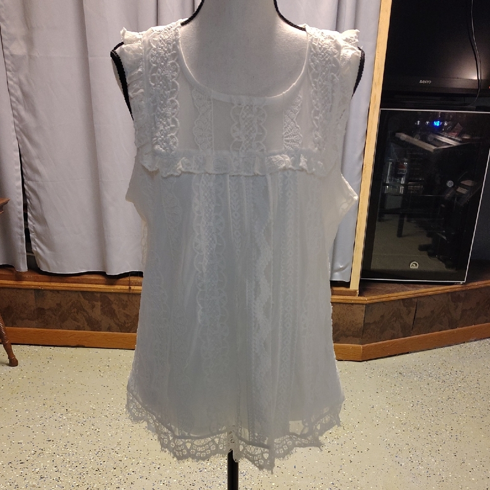 Lily White Sleeveless Lace Blouse